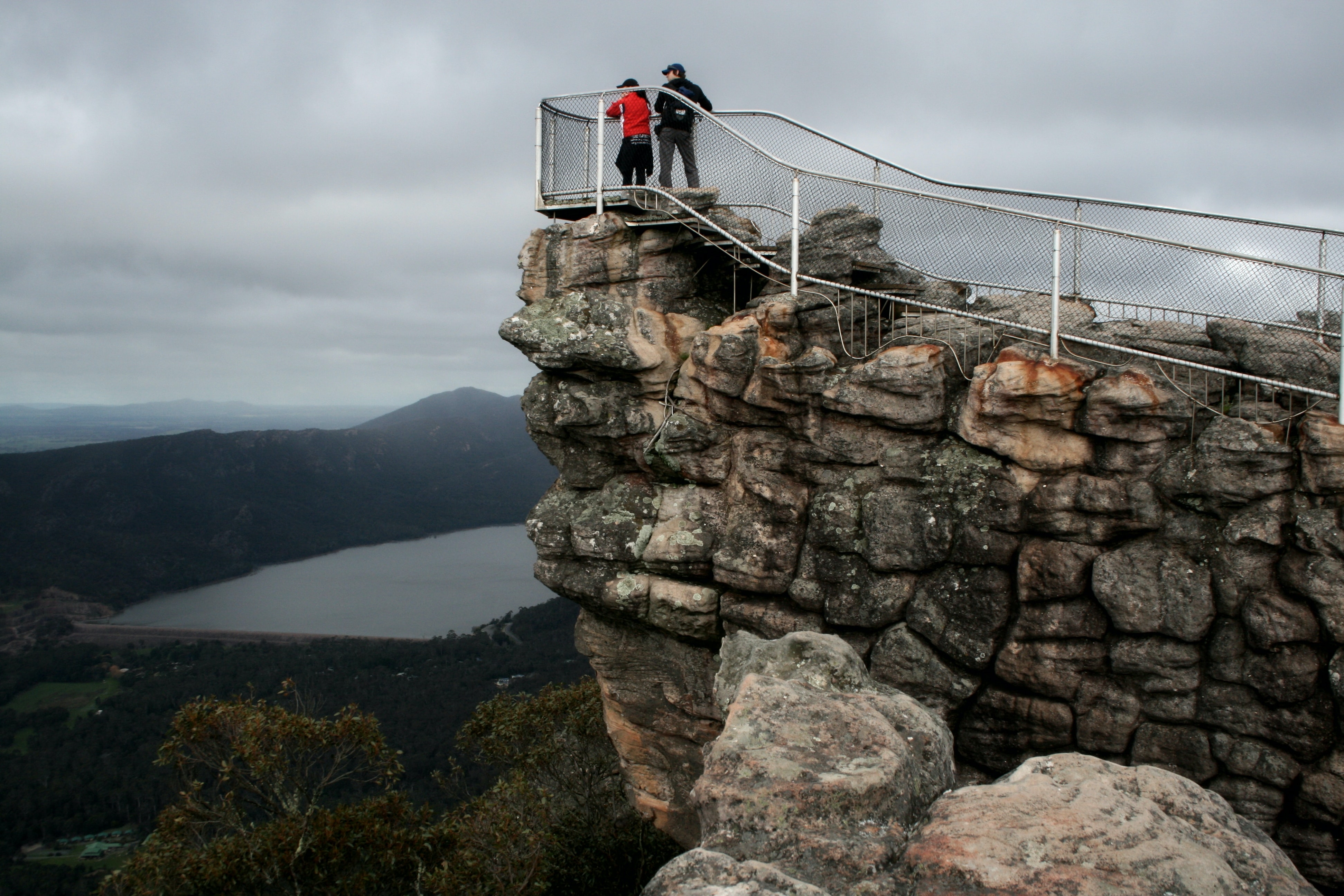 grampians-cliff.jpg