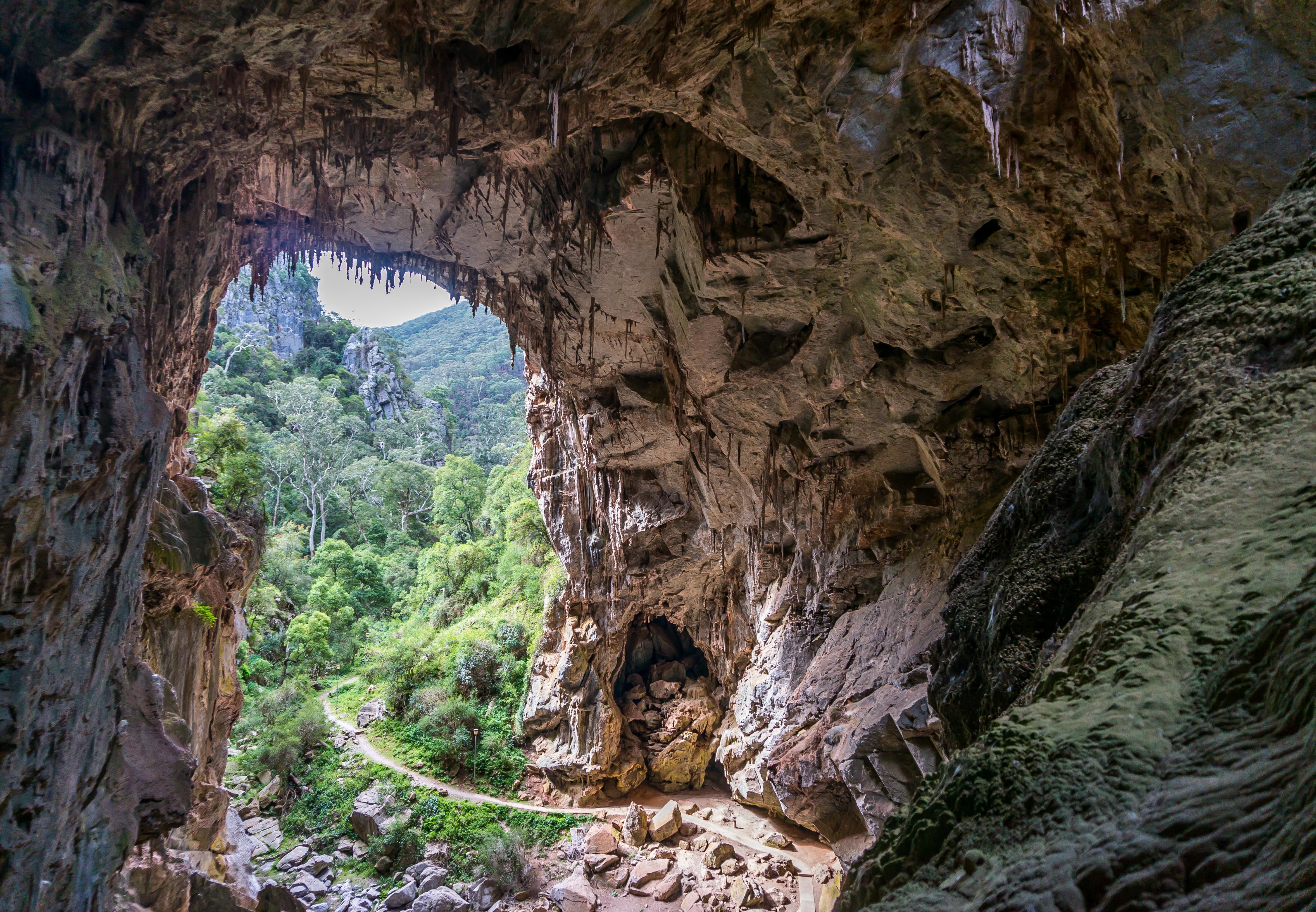 jenolan-caves.jpg